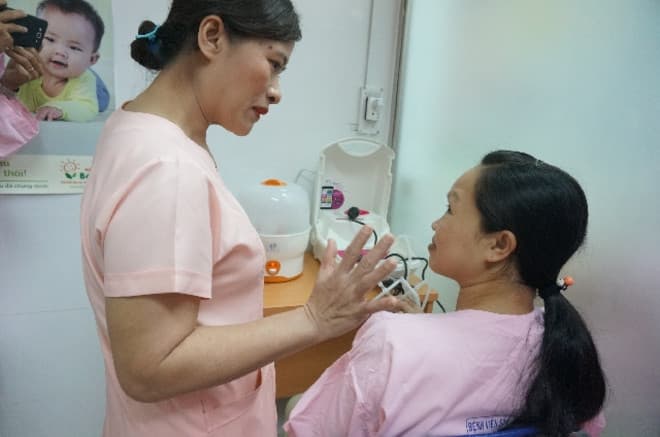 国内初の「母乳バンク」、ダナンの病院で赤ちゃんへの母乳提供が開始