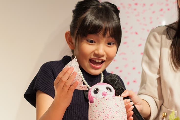 タカラトミーの新感覚ペット型ロボット玩具「うまれて!ウーモ」発売!! タマゴが孵化する感動と成長する喜びを体験