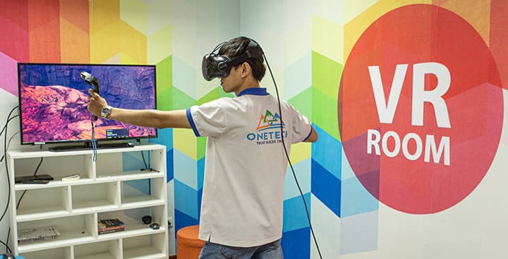 エンタメVRコンテンツを有機ELディスプレイ搭載のVive Focus(HMD)への移植開発