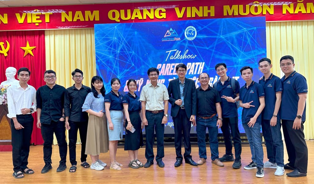 OneTech Talkshow "IT Career Path tại Đại học Trà Vinh 2022"