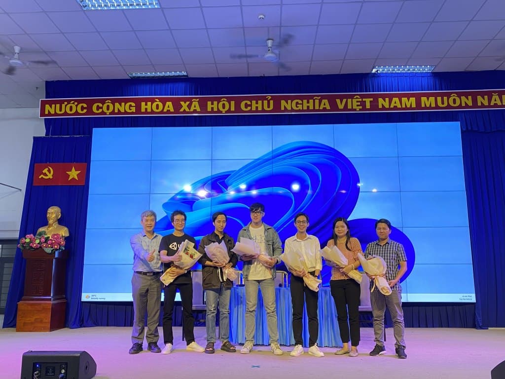 OneTech Talkshow "ỨNG DỤNG VR/AR VÀO CÁC NGÀNH CÔNG NGHIỆP KHÁC NGOÀI GAME, VÀ TIỀM NĂNG PHÁT TRIỂN"