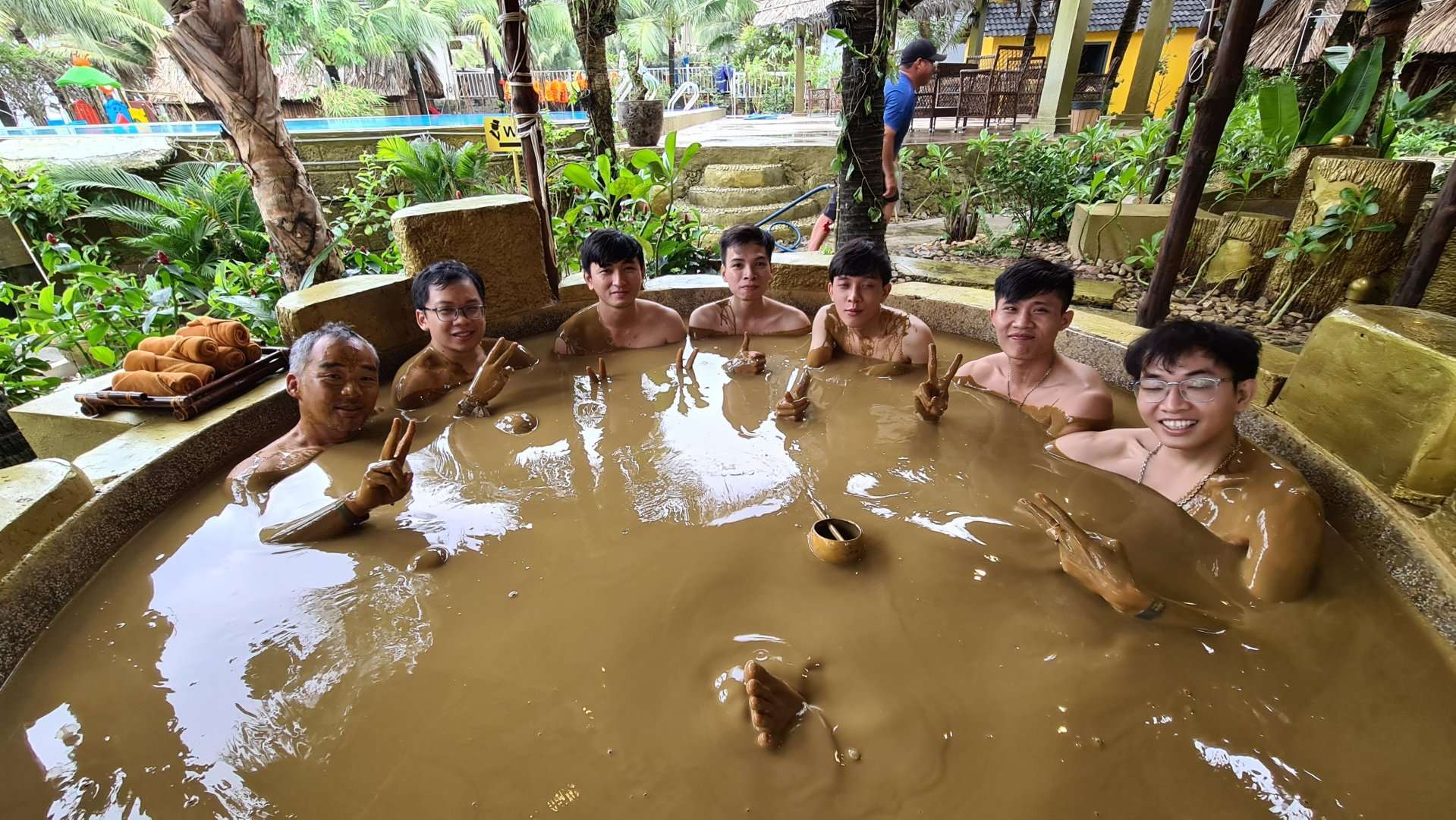 tắm bùn khoáng tại Versailles Phú Quốc Mud Bath & Spa