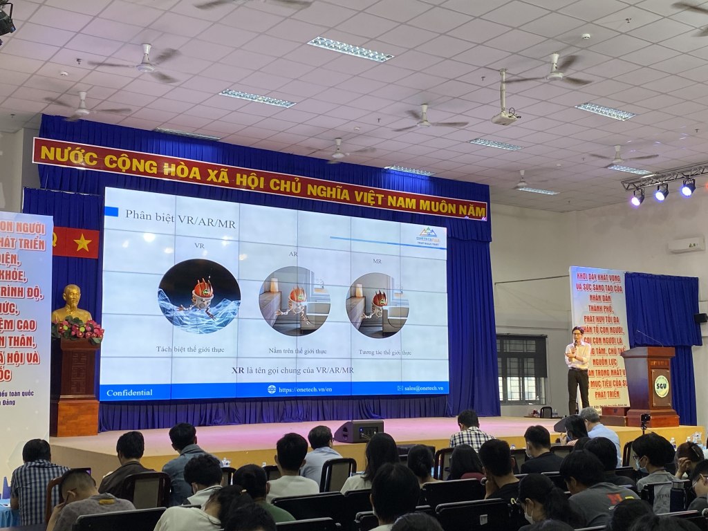 OneTech Talkshow "ỨNG DỤNG VR/AR VÀO CÁC NGÀNH CÔNG NGHIỆP KHÁC NGOÀI GAME, VÀ TIỀM NĂNG PHÁT TRIỂN"