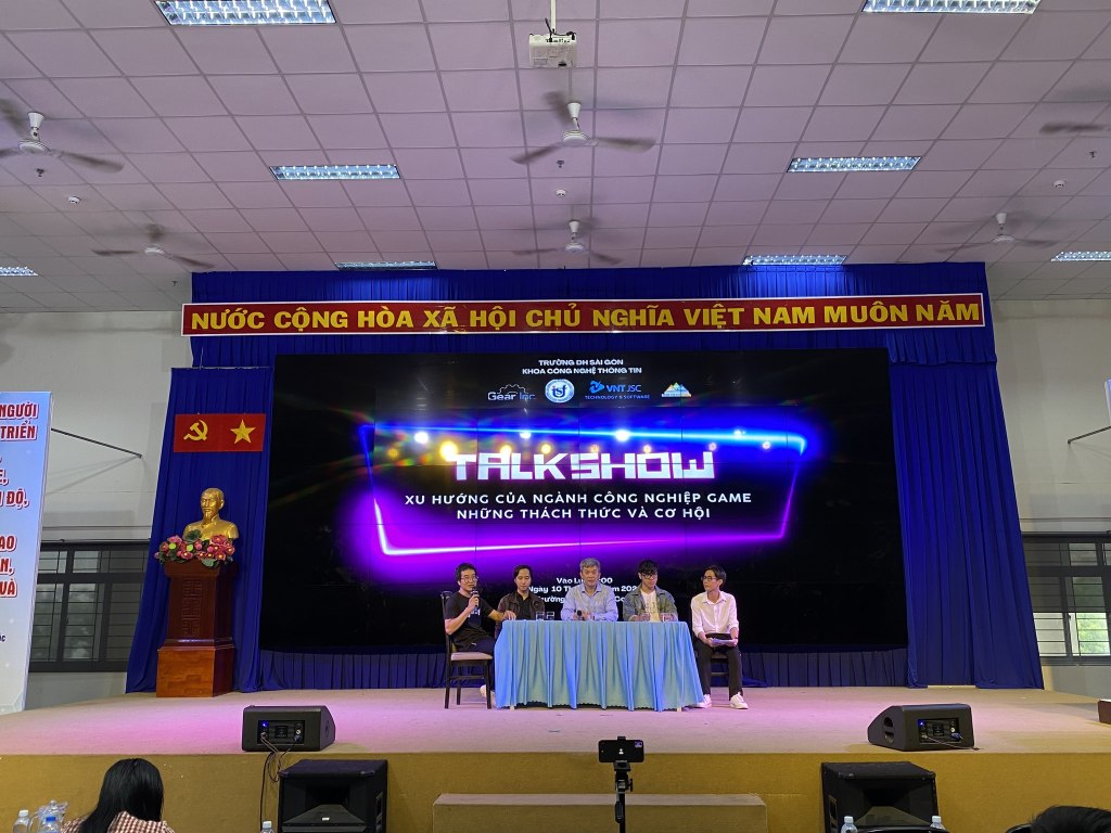 OneTech Talkshow "ỨNG DỤNG VR/AR VÀO CÁC NGÀNH CÔNG NGHIỆP KHÁC NGOÀI GAME, VÀ TIỀM NĂNG PHÁT TRIỂN"