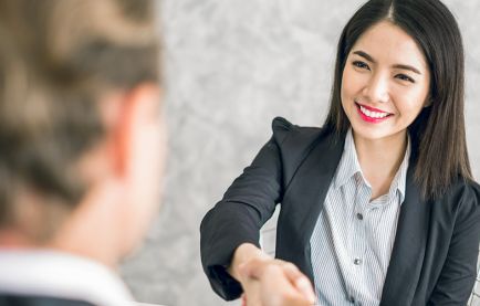 外国人エンジニアは転職できる?手続きや注意点を解説