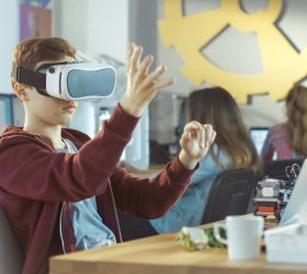 Facebookが手がけるバーチャルオフィス「Infinite Office」の概要