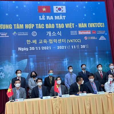 2021年11月30日に高度人材教育に向けてONETECH ASIAはSAIGON HI-TECH PARKと提携